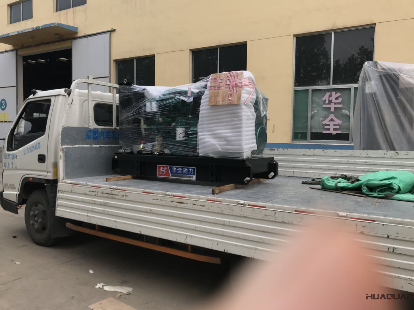 8月21日，一臺55kw標(biāo)配柴油發(fā)電機(jī)組于華全動力順利發(fā)往河北省