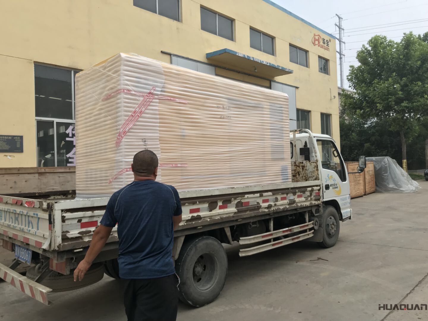 8月26日，一臺100kw立柜自啟動柴油發(fā)電機組從華全動力順利發(fā)往山東省