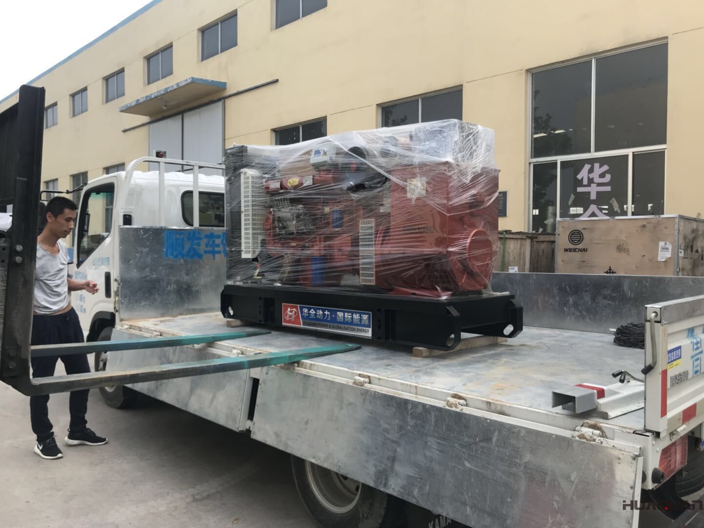 8月2日，一臺80kw移動靜音拖車柴油發電機組從華全動力成功發往山東省