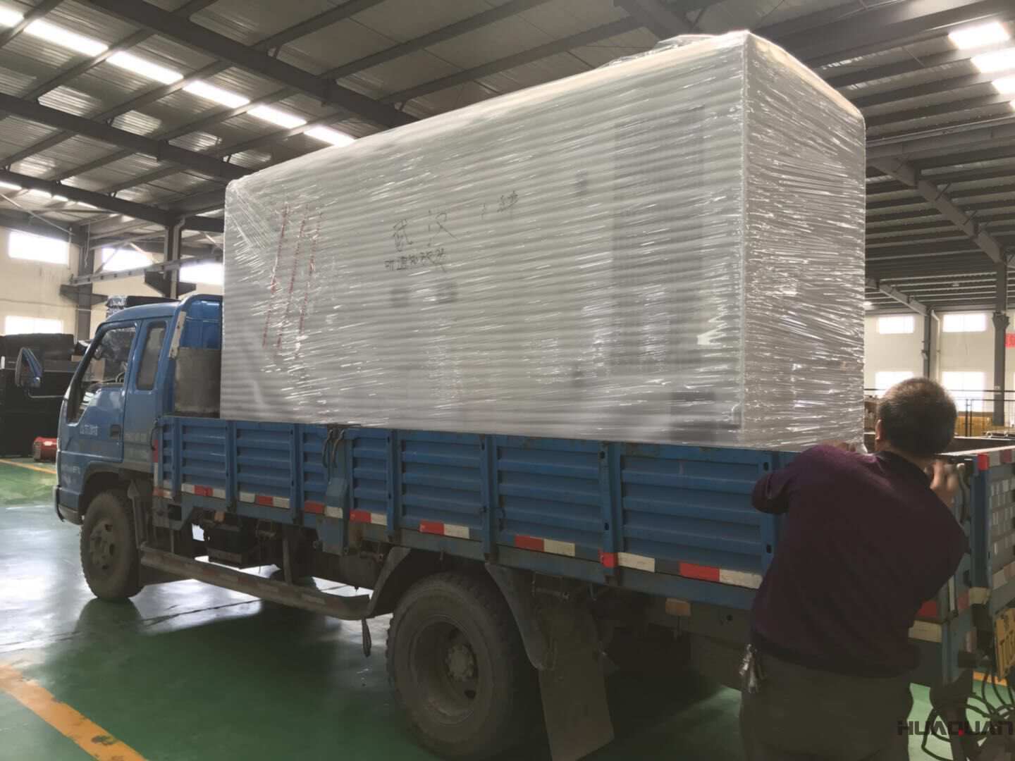 一臺(tái)120kw靜音箱型柴油發(fā)電機(jī)組于9月8日發(fā)往山東	