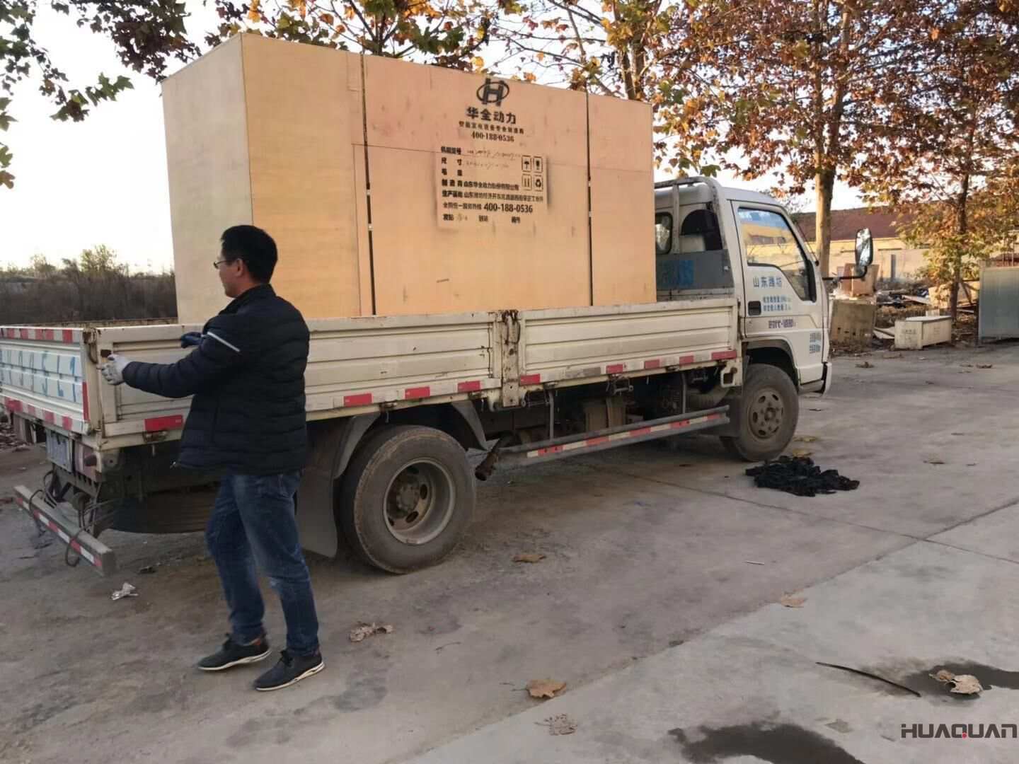 一臺600kw靜音箱柴油發電機組于11月14日從華全動力順利發往吉林省