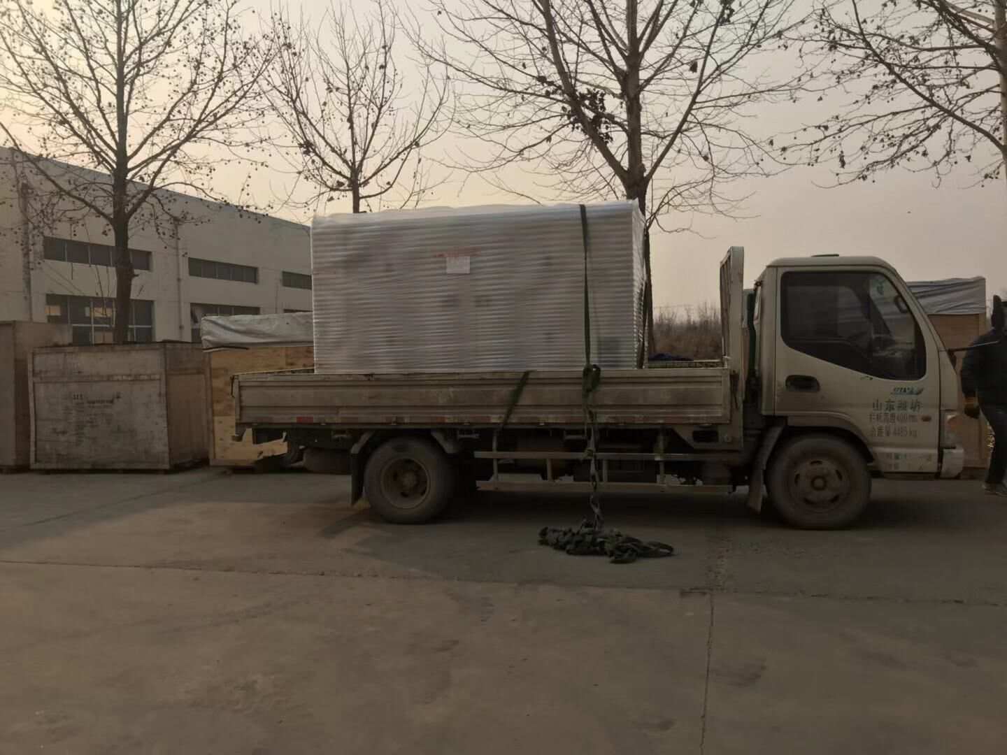 1月2日，江蘇陳先生從華全動力采購的一臺35kw靜音箱柴油發(fā)電機(jī)組成功發(fā)往目的地