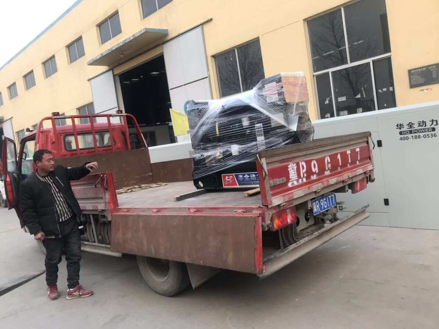山東省劉先生從華全動力采購的一臺15kw標(biāo)配柴油發(fā)電機(jī)組于1月4日順利發(fā)往目的地