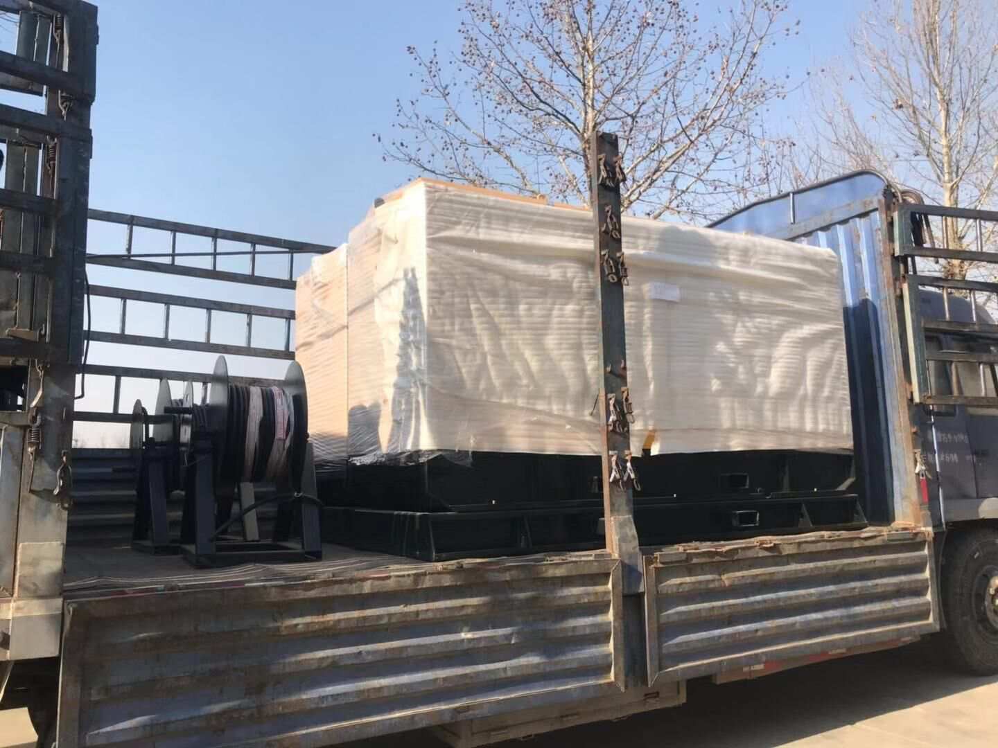 1月16日，謝先生從華全動力采購的380kw標配柴油發電機組成功發往山東省